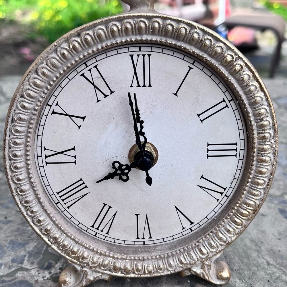 Vintage Birdie tabletop clock - Picture 2 of 11
